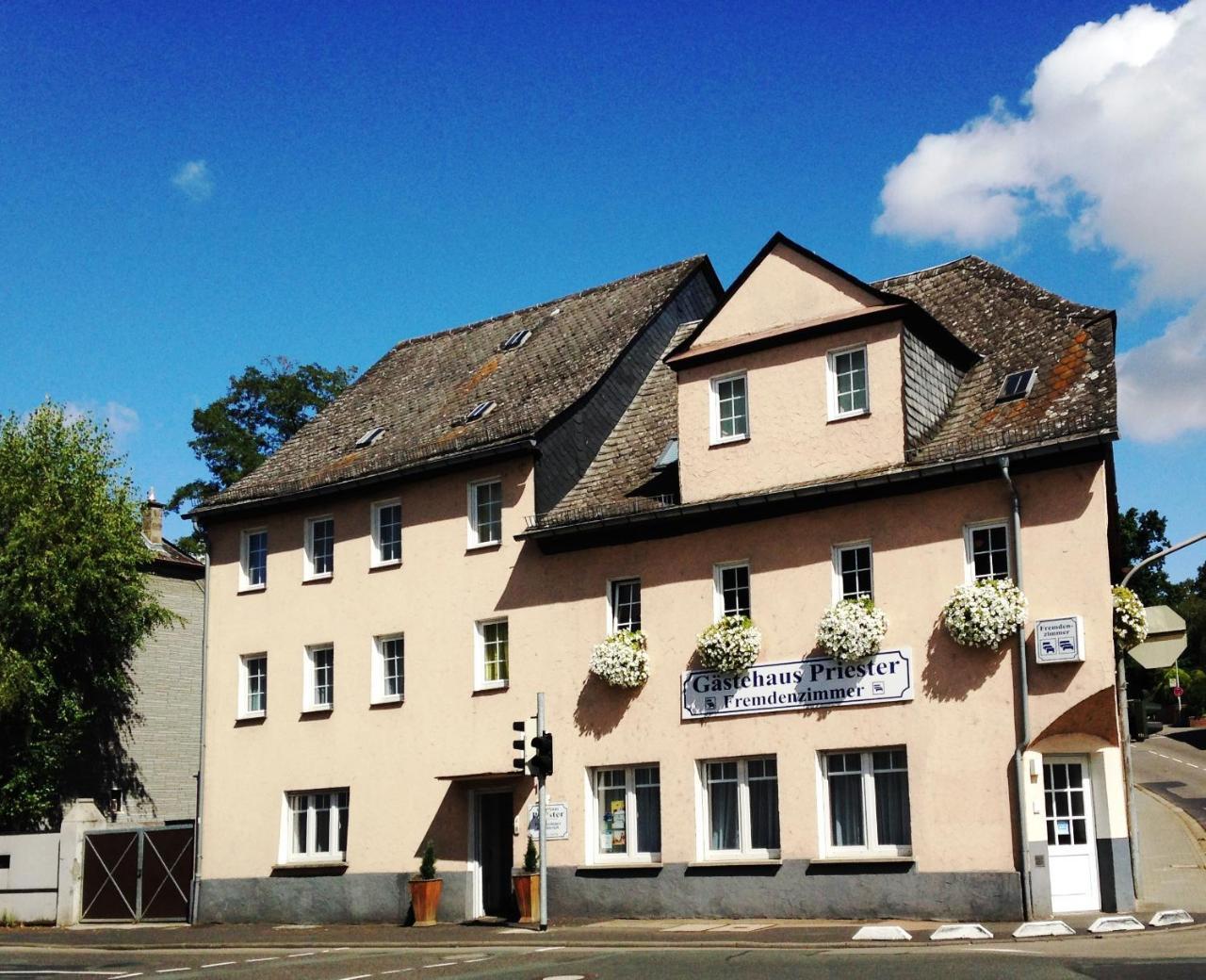 Hotel Gaestehaus Priester Limburg an der Lahn Εξωτερικό φωτογραφία